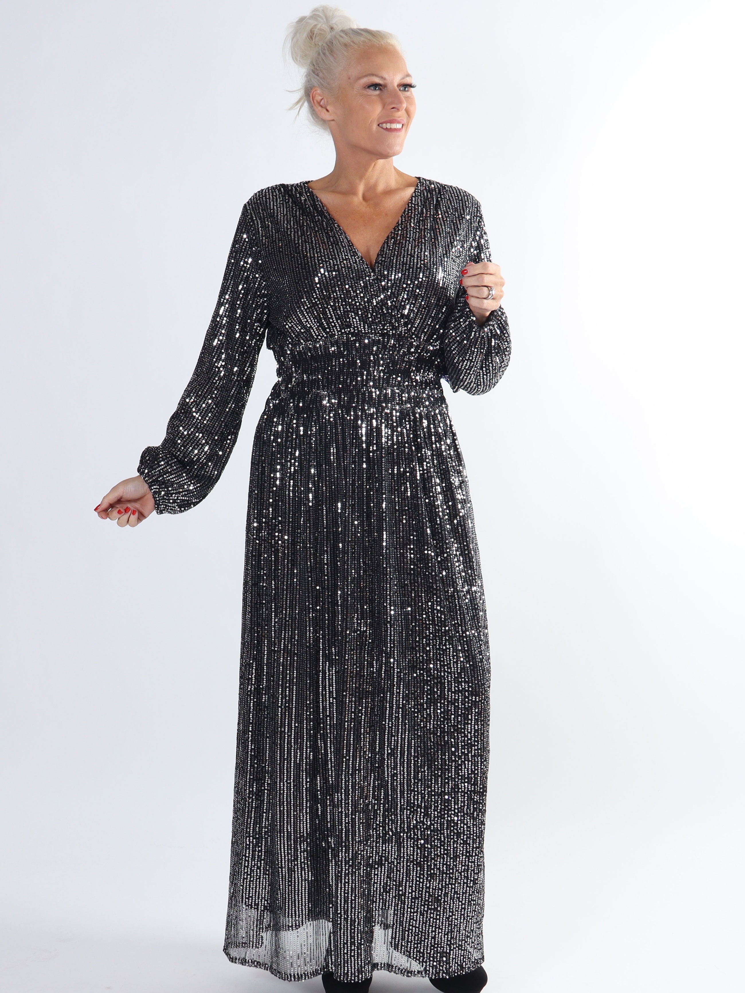 Pams Glitter L/S - Lång plus size klänning med paljetter